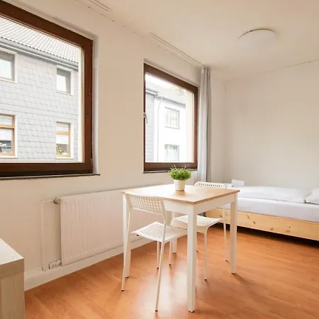 Apartment Tolstov - 1 , 2 And 3 Monteur *